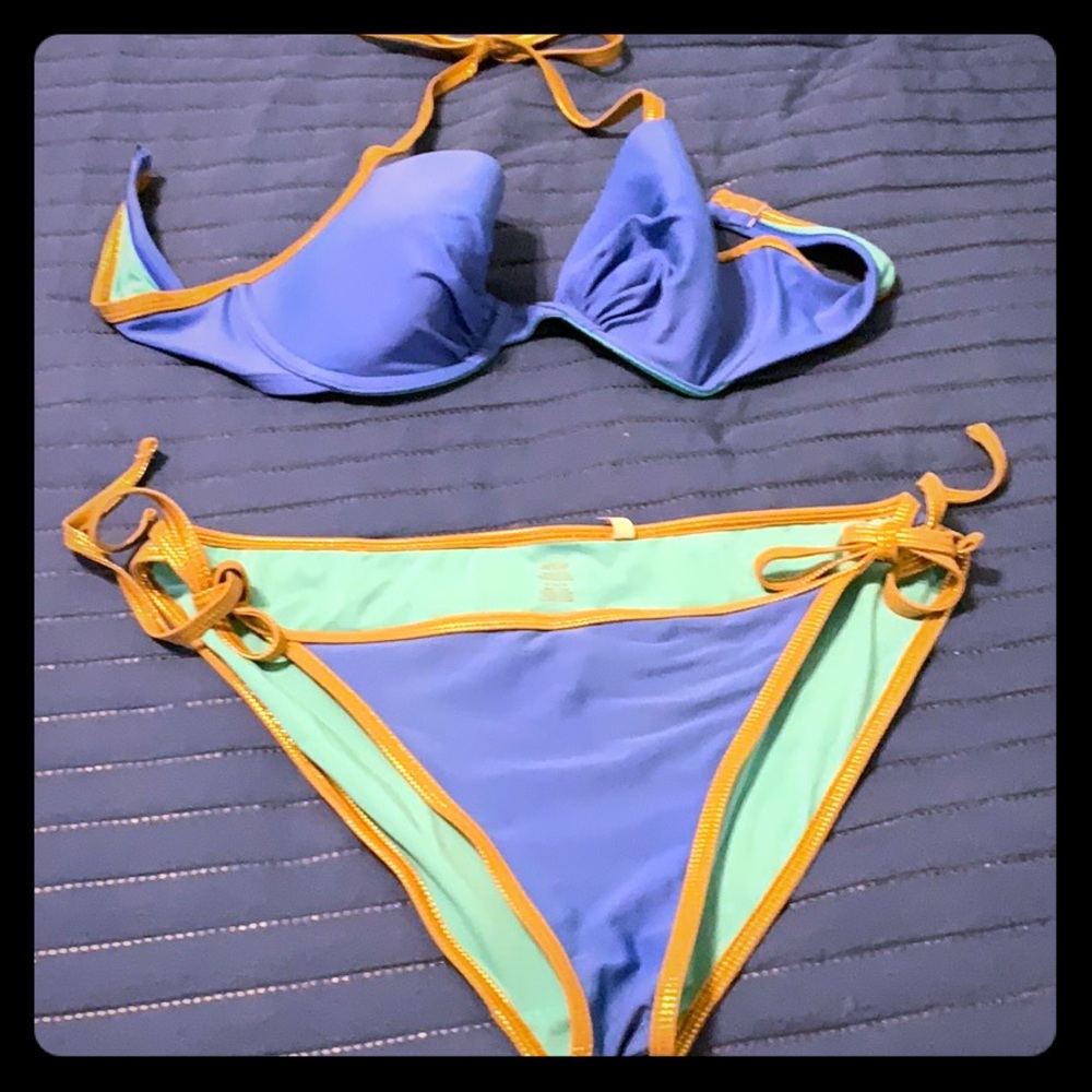 Aero bathing suit top is 36D bottom is XL